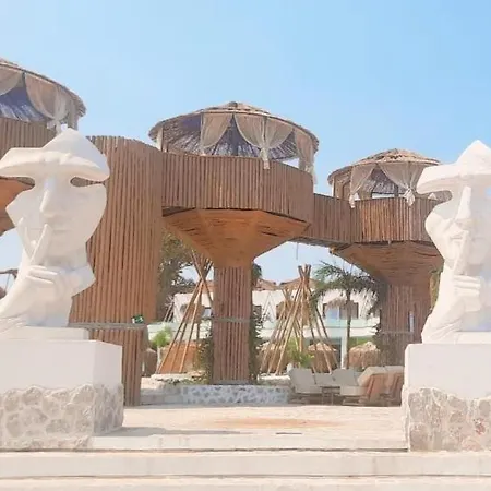 Alia Beachfront And Haraki