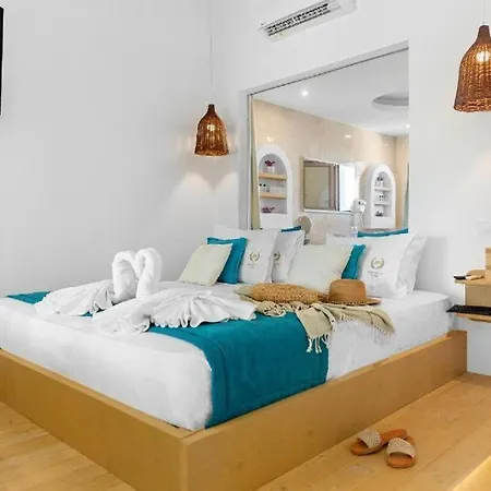 Alia Beachfront And Hotel Haraki