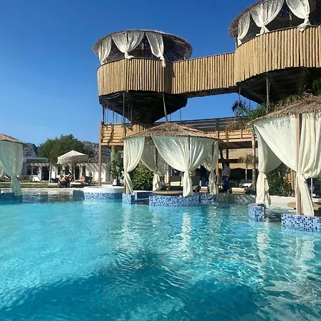 Alia Beachfront And 5* Haraki
